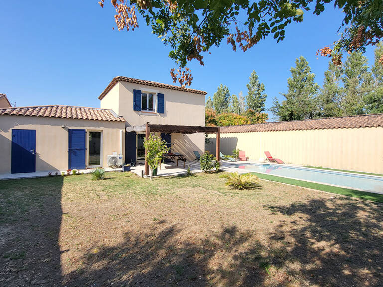 Découvrez cette charmante maison à Morières-lès-Avignon, idéale pour profiter du soleil ? avec sa piscine rafraîchissante ! — photo 1