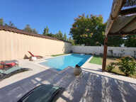 Découvrez cette charmante maison à Morières-lès-Avignon, idéale pour profiter du soleil ? avec sa piscine rafraîchissante ! — photo 2