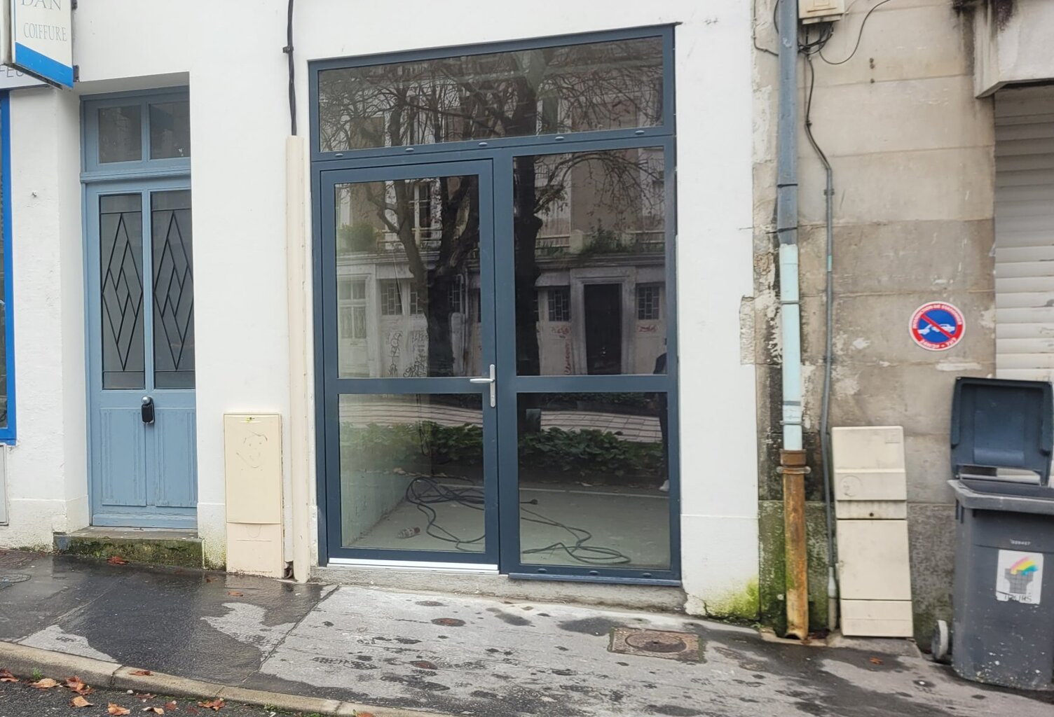 MURS COMMERCIAUX — photo 1