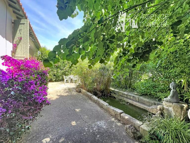 Arles Chabourlet – Maison de plain-pied lumineuse avec jardin arboré — photo 1