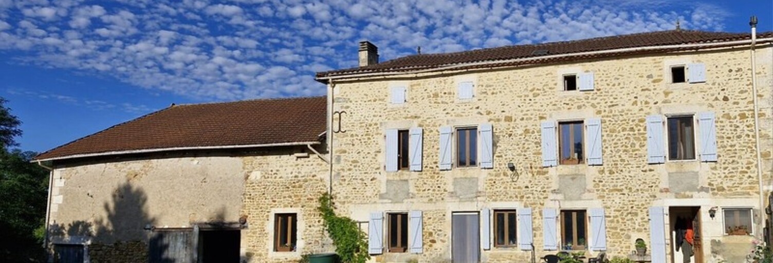 Maison 6 Pièces 226 m² à vendre à Terres-de-Haute-Charente (16270)