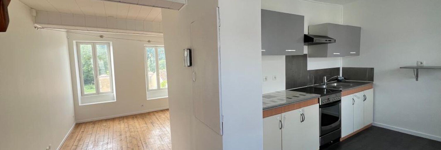 Immeuble  86 m² à vendre à Saint-Jean-d'Angély (17400)