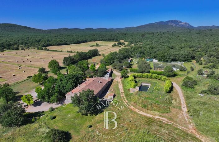 DOMAINE 220 HECTARES - AIX EN PROVENCE - SAINTE VICTOIRE — photo 2