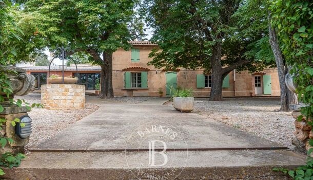 Villa / Maison 15 pièces  à vendre Aix-en-Provence 13100