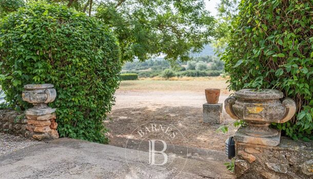 Villa / Maison 15 pièces  à vendre Aix-en-Provence 13100