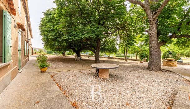 Villa / Maison 15 pièces  à vendre Aix-en-Provence 13100