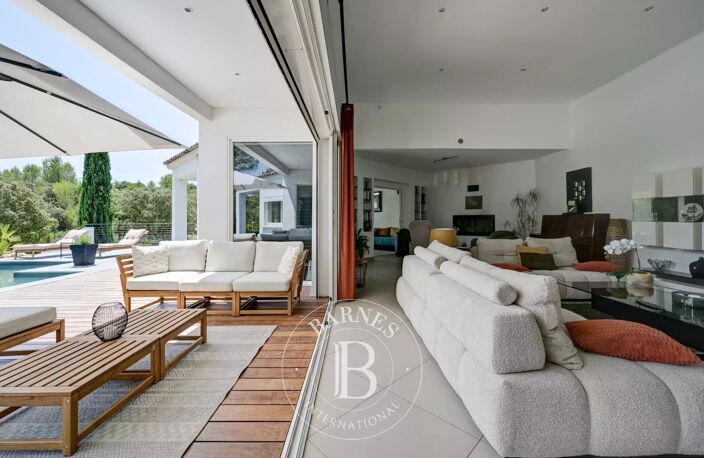AIX-EN-PROVENCE - MAISON CONTEMPORAINE - 280m² - 3/4 CHAMBRES - — photo 5