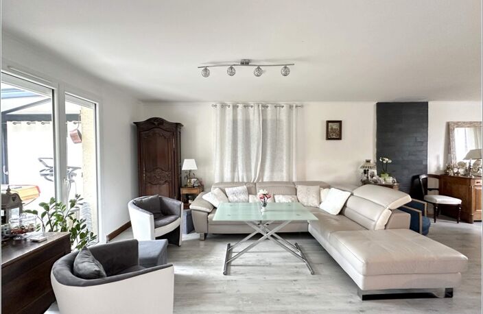 Courville-sur-Eure, belle maison de 193 m², 4 chambres, véranda, garages - 1926 m² de terrain — photo 3