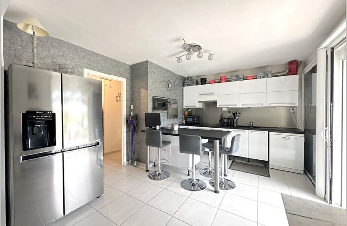 Courville-sur-Eure, belle maison de 193 m², 4 chambres, véranda, garages - 1926 m² de terrain — photo 5
