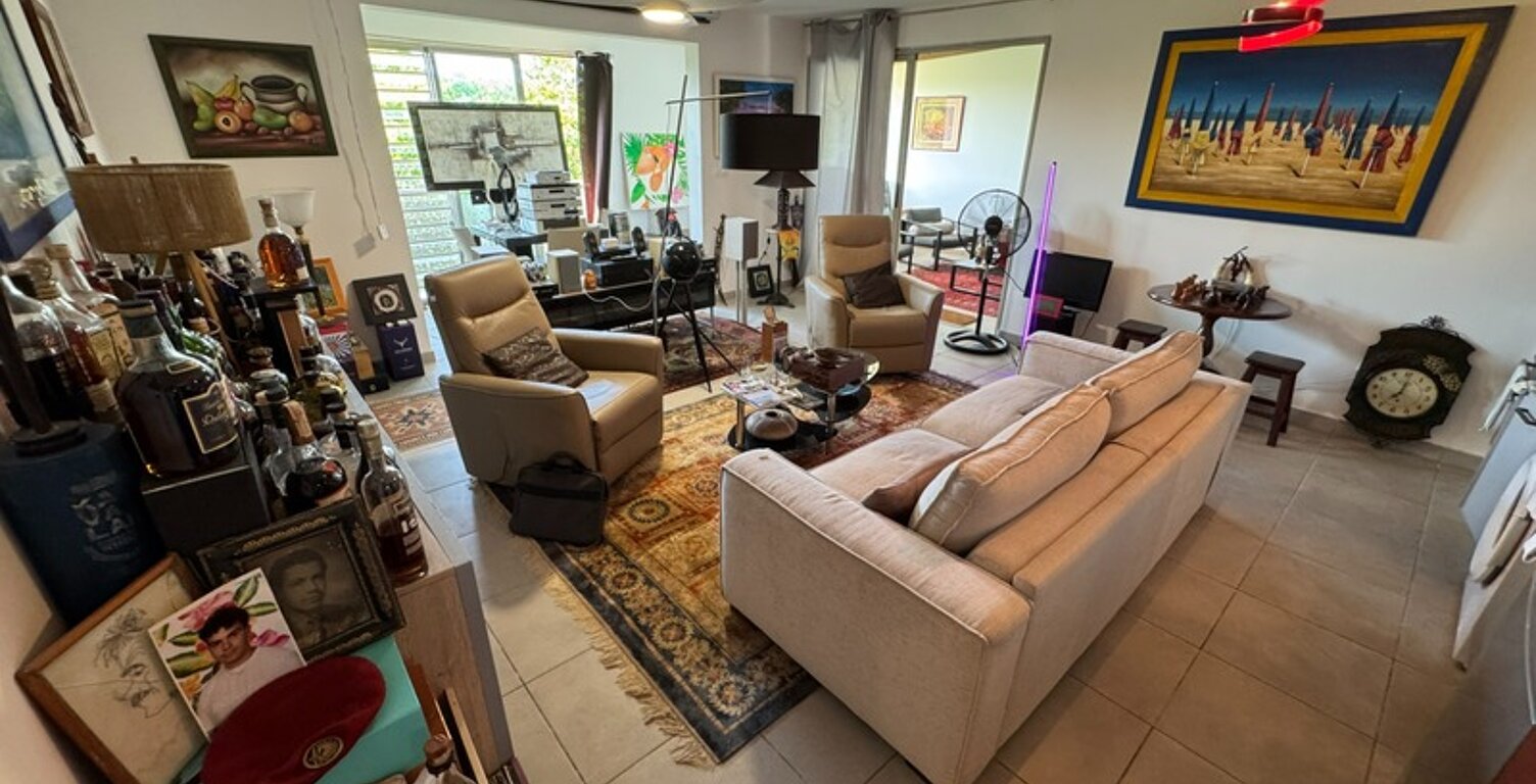 Coup de coeur pour ce splendide T2 de 81 M2 dont 52m2 habitable, à CAYENNE vue océan — photo 1