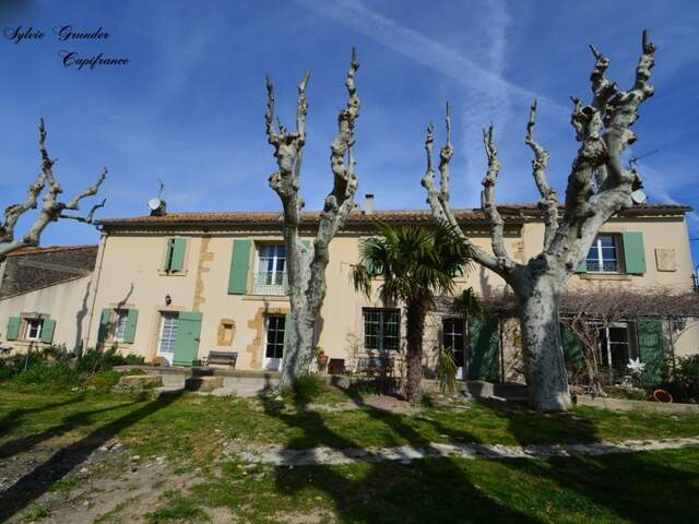 Dpt Bouches du Rhône (13), à vendre CORNILLON CONFOUX maison P15 de 455 m² dont studio 122m² - Terrain de 1 282 m² — photo du bien