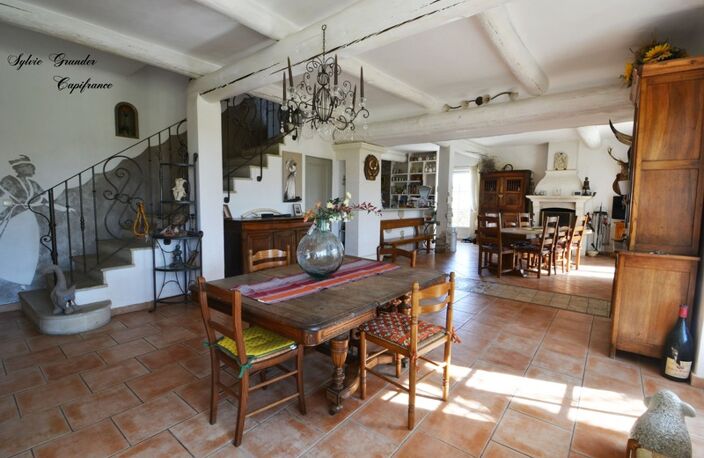 Dpt Bouches du Rhône (13), à vendre CORNILLON CONFOUX maison P15 de 455 m² dont studio 122m² - Terrain de 1 282 m² — photo 4