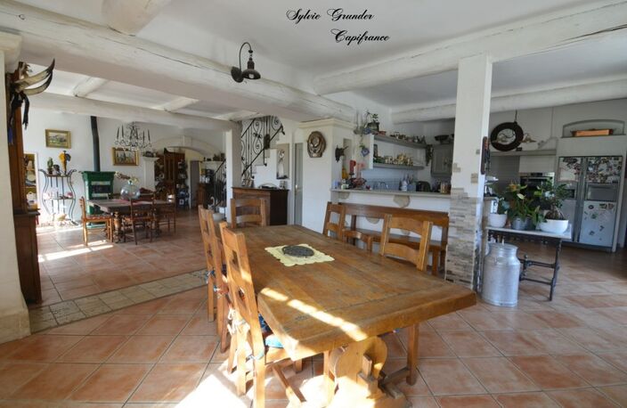 Dpt Bouches du Rhône (13), à vendre CORNILLON CONFOUX maison P15 de 455 m² dont studio 122m² - Terrain de 1 282 m² — photo 5
