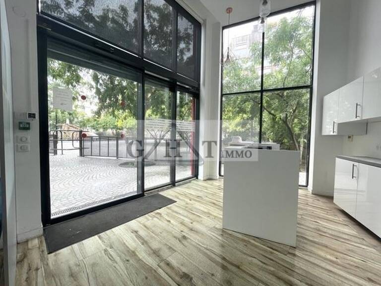 LOCAL COMMERCIAL - 160 m² QUARTIER IVRY PORT À IVRY s/SEINE (94) — photo 1
