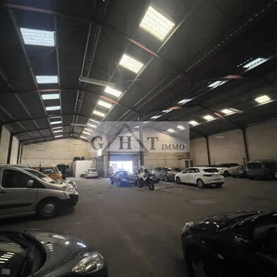 Local industriel  2400000 €