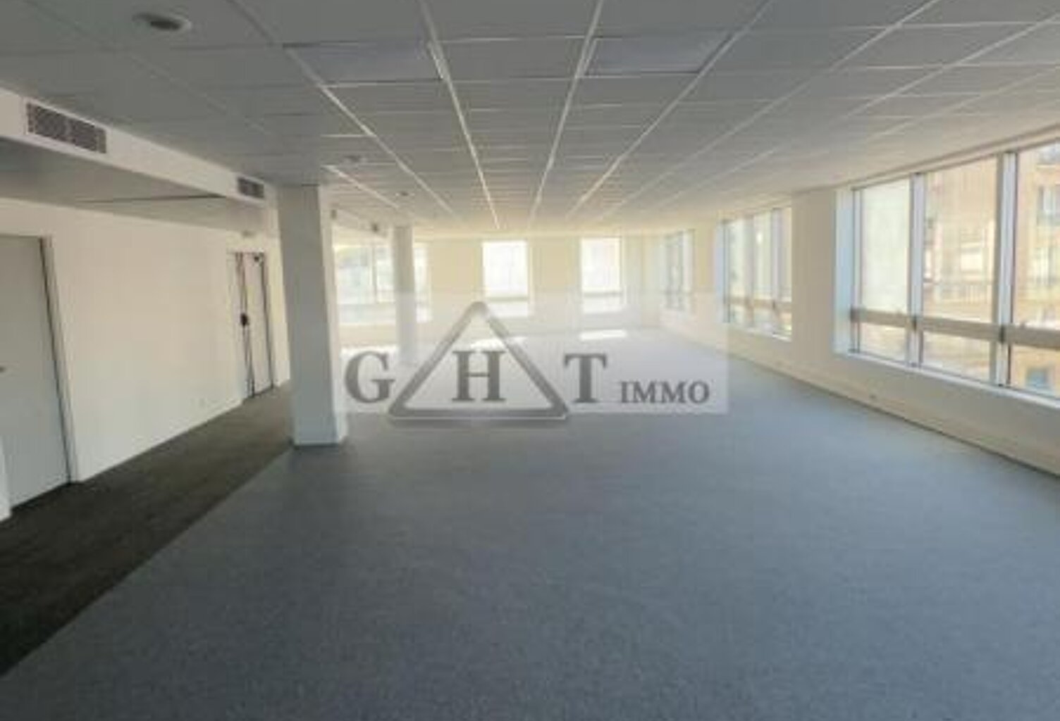 A LOUER 213 M² DE BUREAUX A SAINT-OUEN SUR SEINE — photo 1