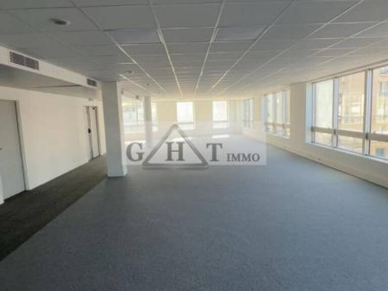 A LOUER 213 M² DE BUREAUX A SAINT-OUEN SUR SEINE — photo 1
