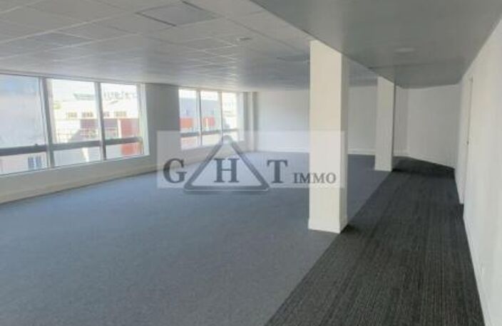 A LOUER 213 M² DE BUREAUX A SAINT-OUEN SUR SEINE — photo 3