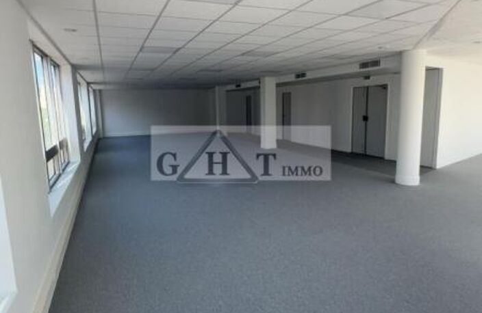 A LOUER 213 M² DE BUREAUX A SAINT-OUEN SUR SEINE — photo 4