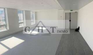 Bureau  273 m² à louer à Saint-Ouen-sur-Seine (93400)