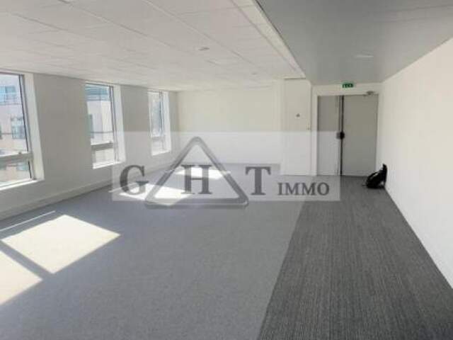 A LOUER 273 M² DE BUREAUX A SAINT-OUEN SUR SEINE — photo du bien