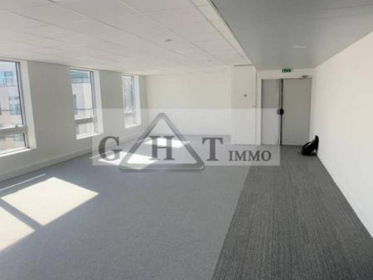 A LOUER 273 M² DE BUREAUX A SAINT-OUEN SUR SEINE — photo 1