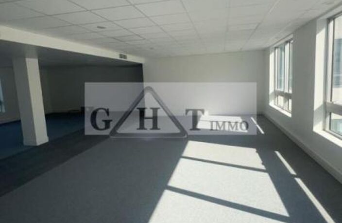 A LOUER 273 M² DE BUREAUX A SAINT-OUEN SUR SEINE — photo 3