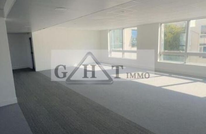 A LOUER 273 M² DE BUREAUX A SAINT-OUEN SUR SEINE — photo 4