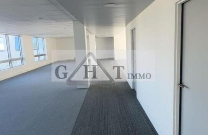 A LOUER 273 M² DE BUREAUX A SAINT-OUEN SUR SEINE — photo 5