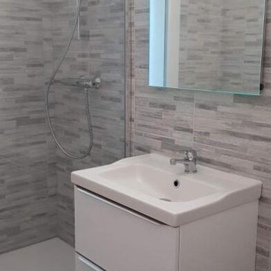 Appartement 4 pièces 945 €