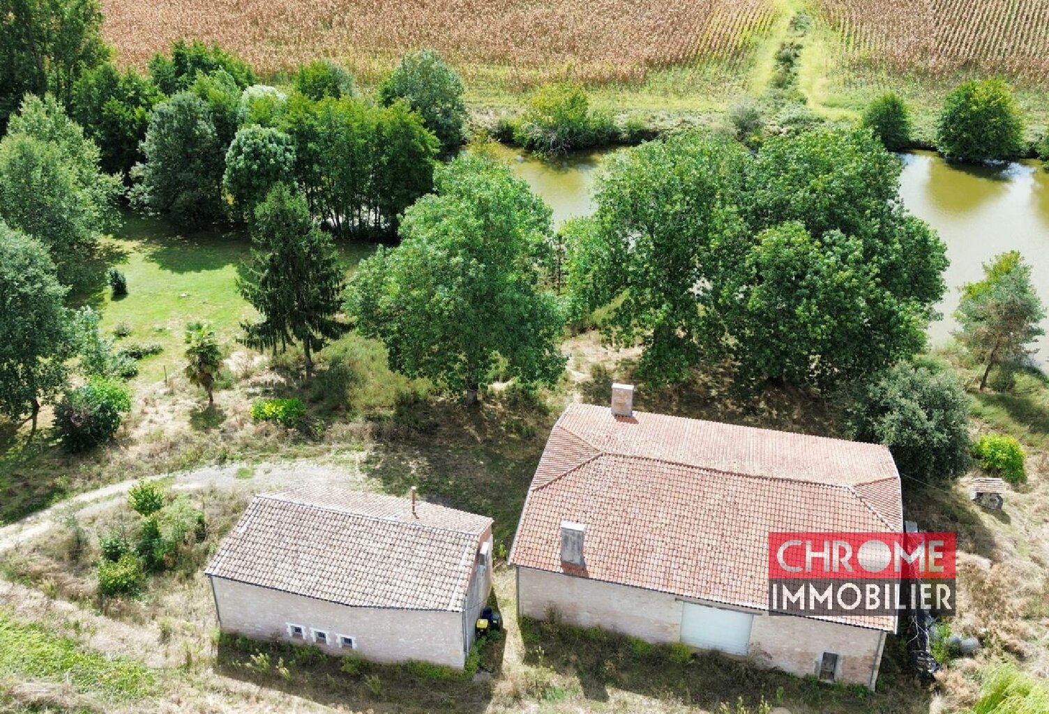 A vendre maison en pierre + dépendance 300 m² vue sur étang — photo 1