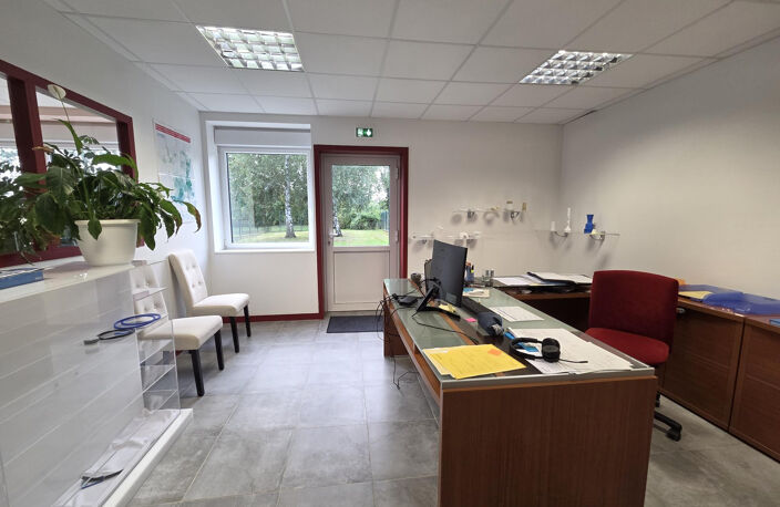 LOCAL D'ACTIVITE A LOUER ANGERS EST — photo 2