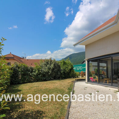 Maison 6 pièces 3700 €