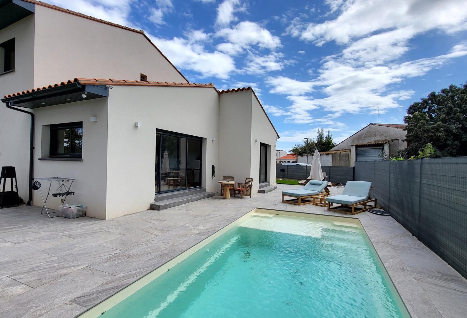 Belle villa neuve avec garage et piscine — photo 1