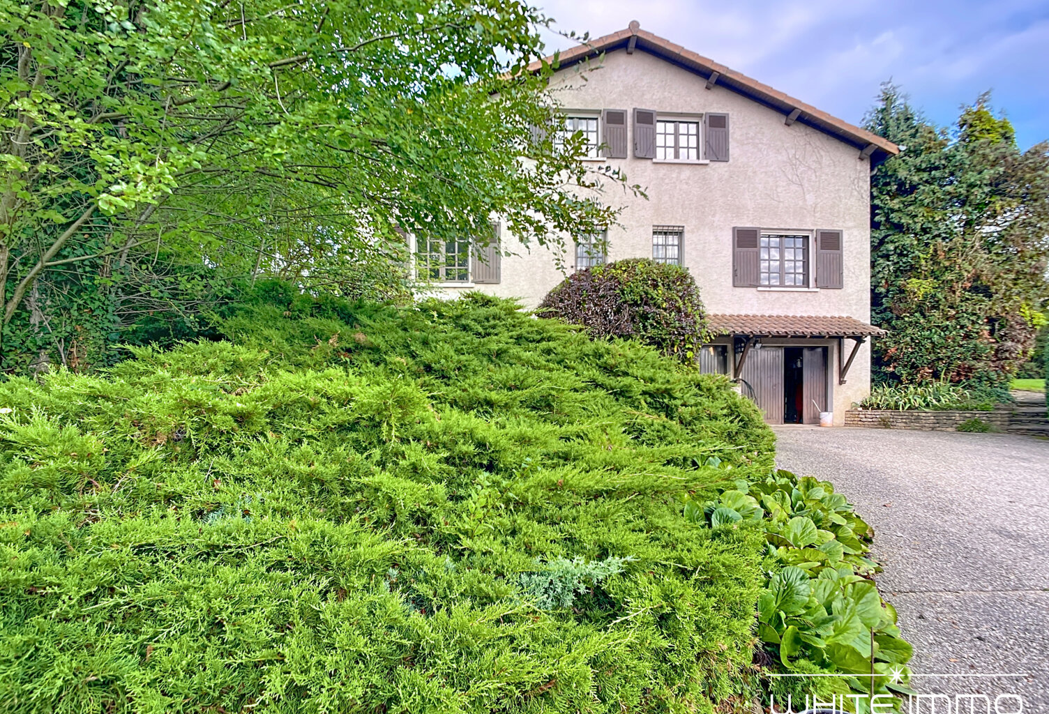 'BOURGOGNE' - VENTE BRINDAS, PROPRIETE FAMILIALE DE 300 M2, — photo 1