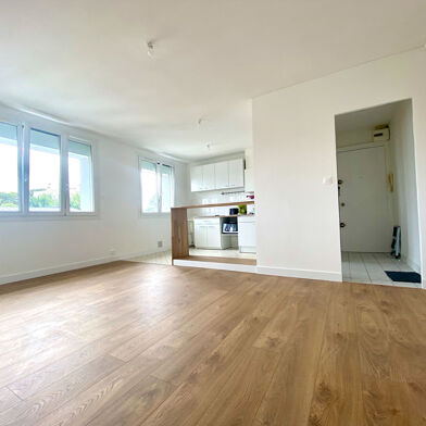 Appartement 3 pièces 215250 €