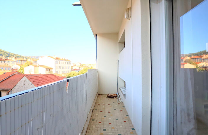 M2210 - TOULON - Saint Jean du Var - Appartement T2 - Dernier étage - Balcon — photo 4