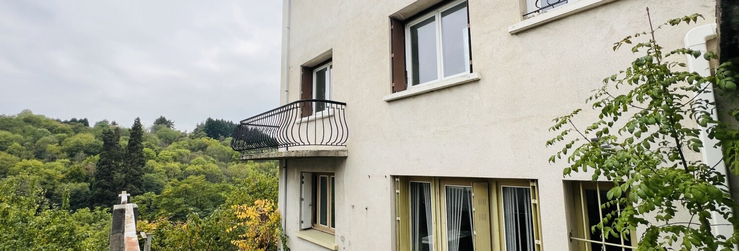 Maison 8 Pièces 253 m² à vendre à Le Chambon-Feugerolles (42500)