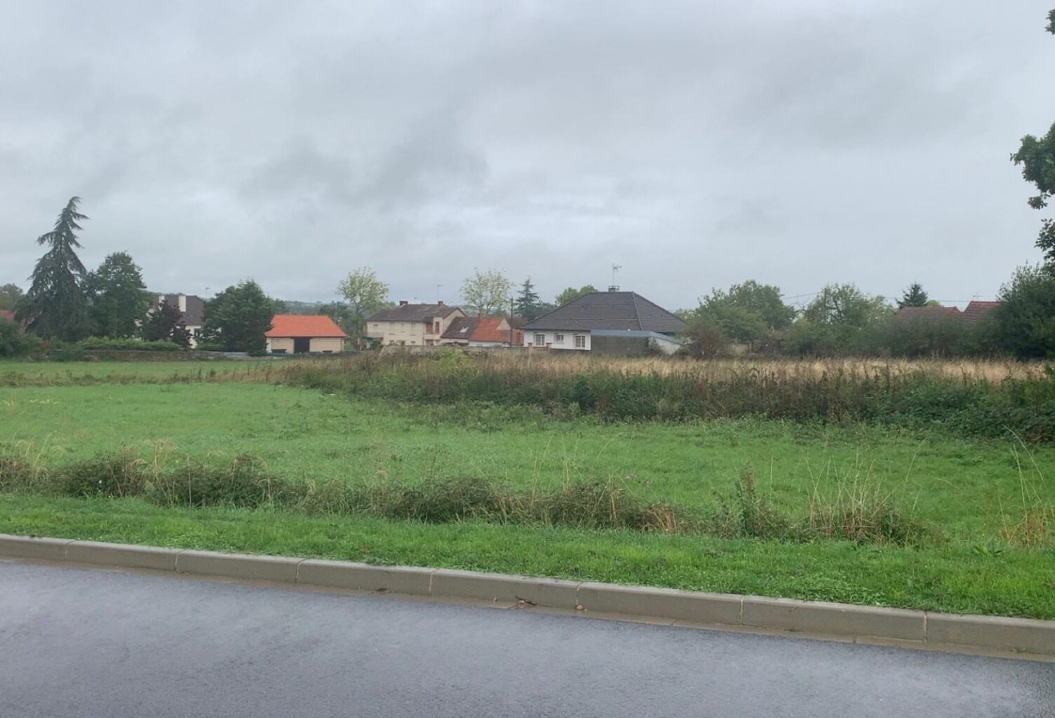 Terrain à bâtir dans quartier calme — photo 1