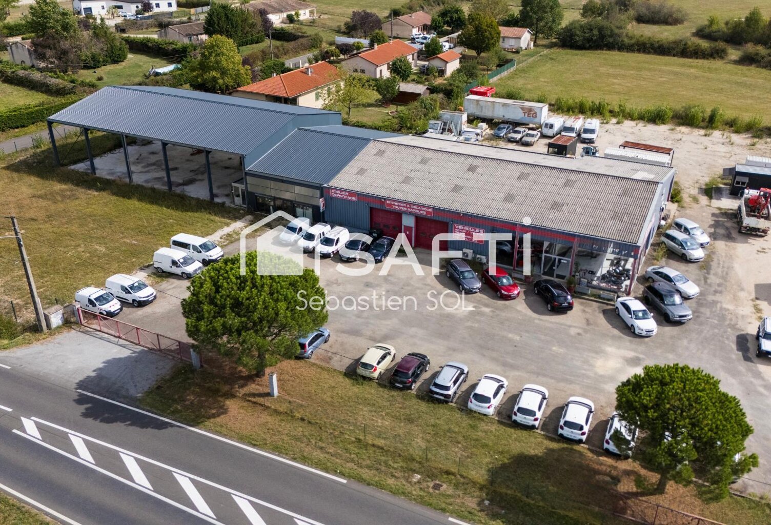 Ensemble immobilier d'activité avec visibilité premium sur un axe majeur — photo 1