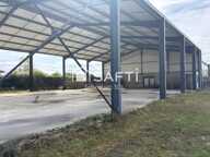 Ensemble immobilier d'activité avec visibilité premium sur un axe majeur — photo 2