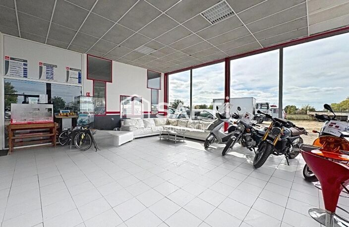 Ensemble immobilier d'activité avec visibilité premium sur un axe majeur — photo 5