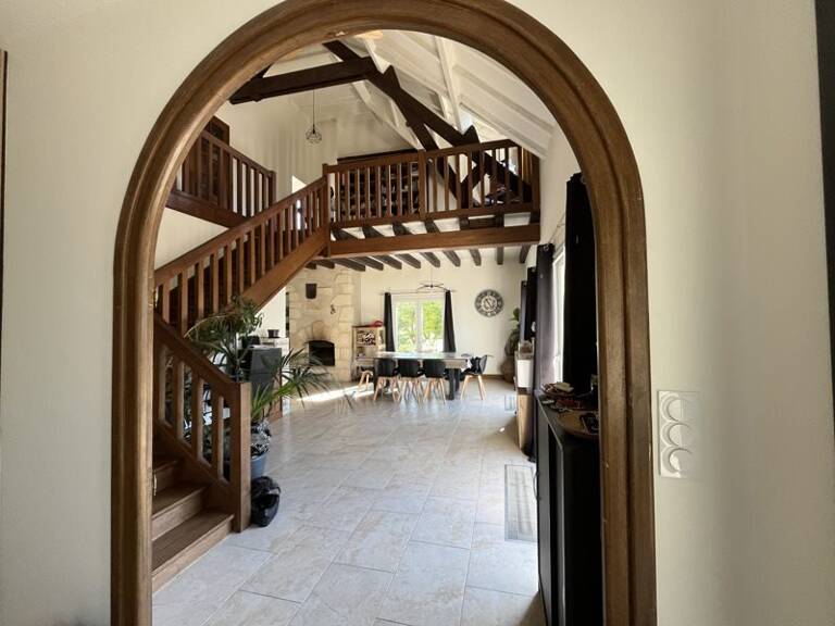Maison en pierre de 9 pièces principales — photo 1