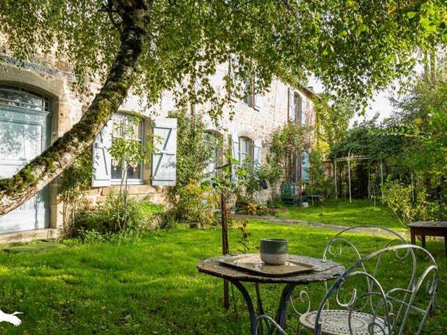 Maison en pierre de 9 pièces principales — photo du bien