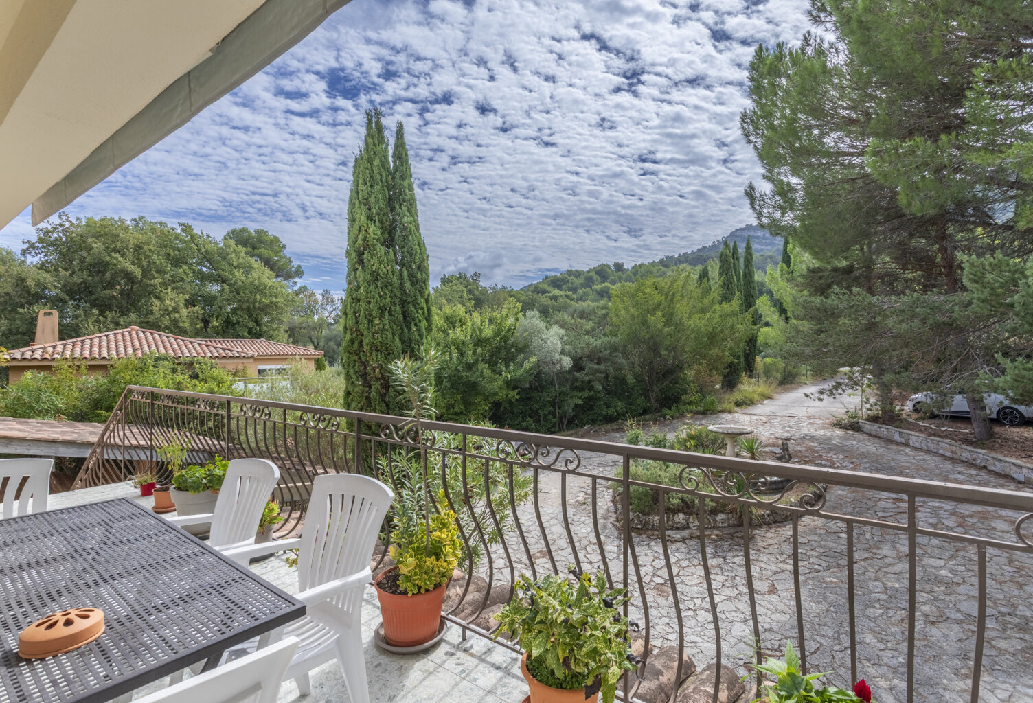 Belle villa dans un environnement calme avec vue exceptionne — photo 1