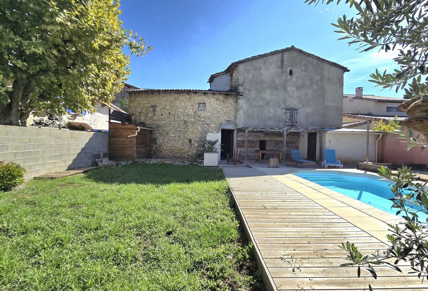 A vendre maison de village 6 pièces, 130m² avec jardin et pisc — photo 1
