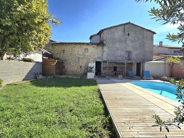 A vendre maison de village 6 pièces, 130m² avec jardin et pisc — photo du bien