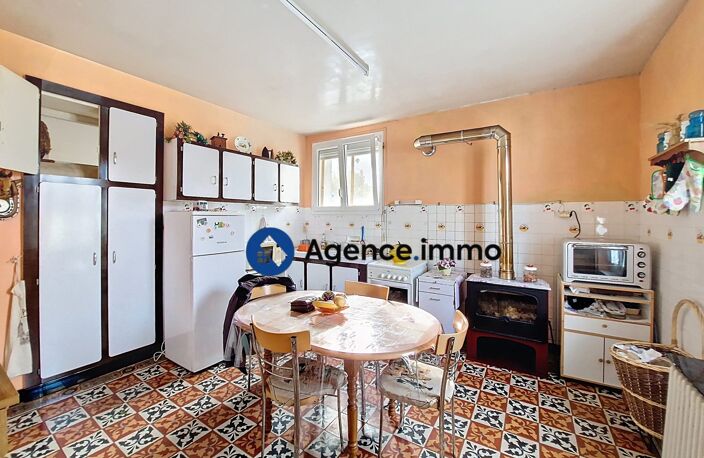 MAISON FAMILIALE AVEC JARDIN, GARAGE ET DEPENDANCES — photo 3