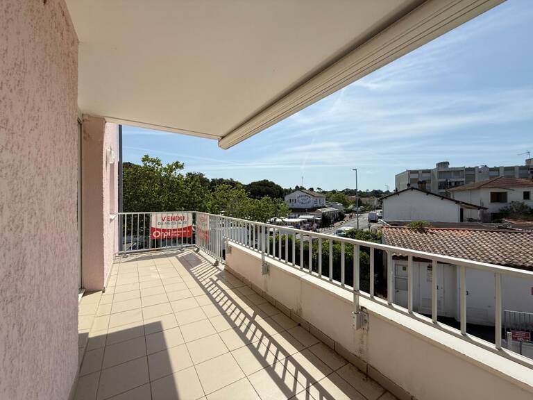 APPARTEMENT 3 PIECES avec TERRASSE et GARAGE au coeur du CENTRE VILLE — photo 1