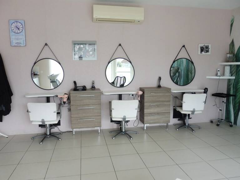 Fonds de commerce SALON de COIFFURE à vendre ORBIGNY (37) — photo 1